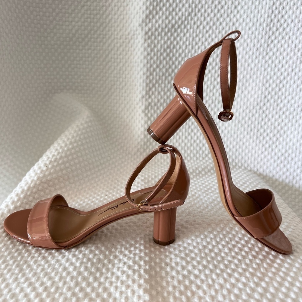 💯 authentic Salvador Ferragamo, gorgeous heels.